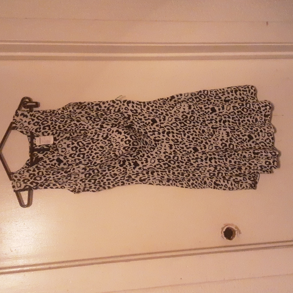Sleeveless Black and White Leopard Print Dress